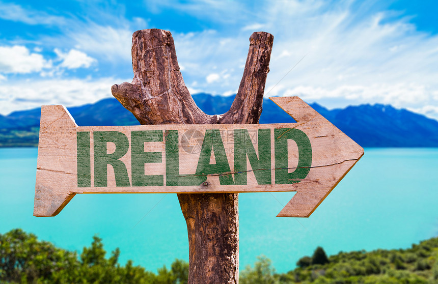 爱尔兰湖背景木牌图片