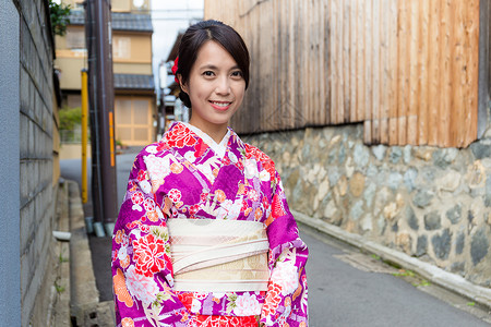 京都传统服饰的日本女人图片