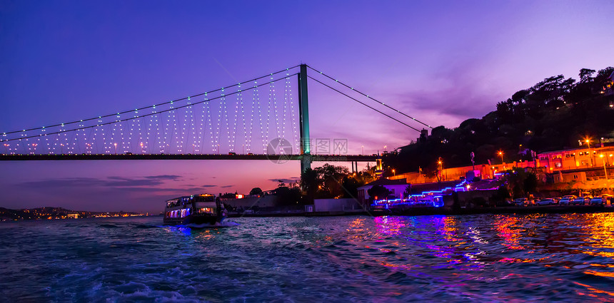 Bosphorus桥日落时图片
