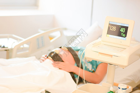 产前对孕妇进行心血管检查在分娩前背景图片