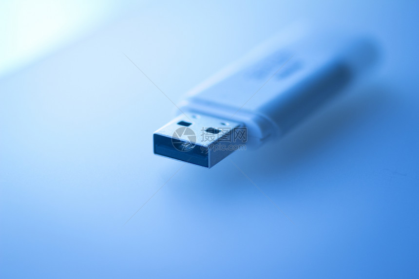 USB3闪存驱动器IIIpendriveITPC内存储加密狗插头座蓝色调特写图片