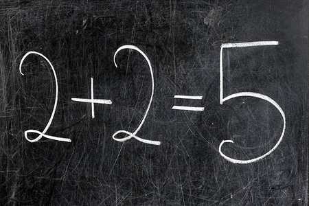 二和在黑板上做5个不正确的方程式图片