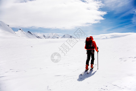 位于大Verra冰川的LoneAlpineTouring滑雪机上图片