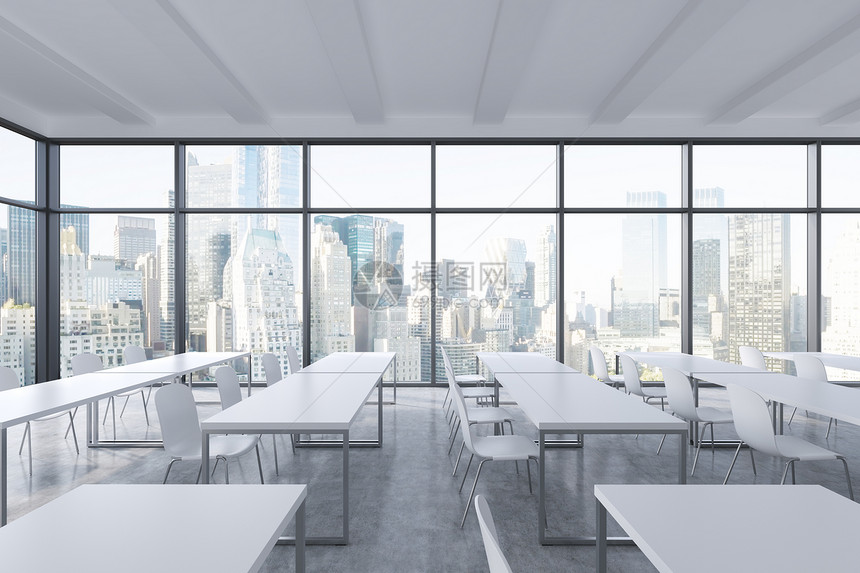 现代全景教室有纽约风景白桌和白椅图片