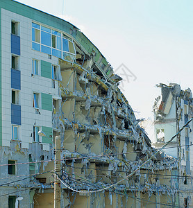 用塑料窗电缆和户外立面结构摧毁的现代建筑图片