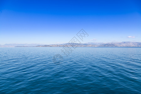 蓝海水域和清蓝天空图片