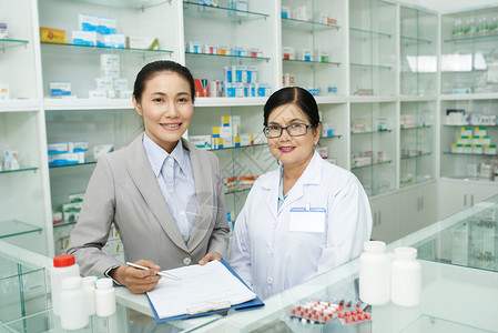 亚洲商业妇女与药剂图片