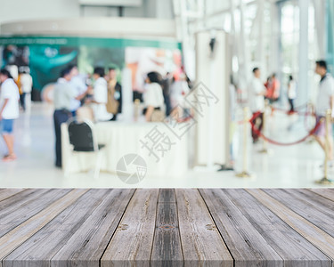 在机场模糊的透视棕色木材可用于展示或蒙太奇您的产品图片