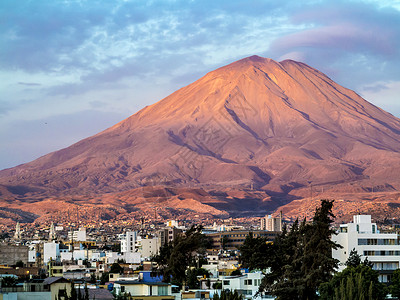 秘鲁阿雷基巴岛其标志火山Chac图片