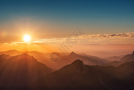 澳洲山脉高山顶的图片