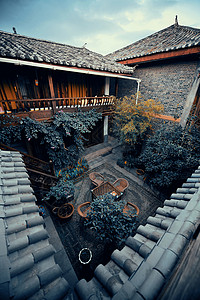 云南丽江古老的纳西风格庭院图片