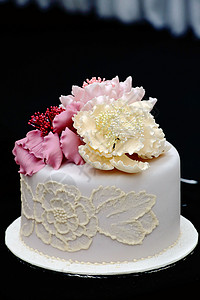 花蕾丝软糖装饰蛋糕图片