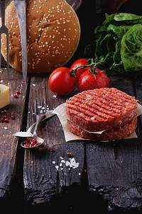 Raw土生牛肉汉堡牛排切菜图片