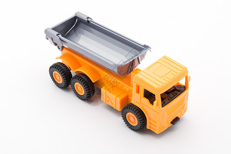 白色背景的橙色卡车图片