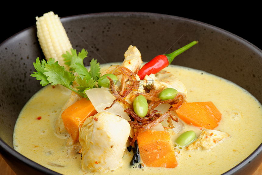 传统泰式黄咖喱鸡图片