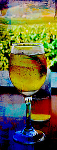 玻璃与冰冷的苹果酒摘要图片