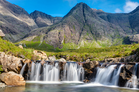 苏格兰斯凯岛上的小瀑布图片
