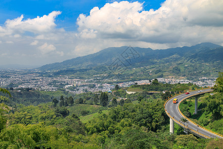 与道路和绿山古伦比图片