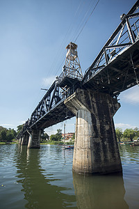 桂河上的铁路桥图片