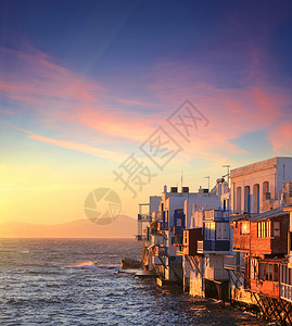 希腊米科诺斯岛日落时的多彩小威尼斯MykonosI图片