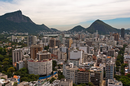 里约热内卢与地平线上的科瓦多山相接背景图片
