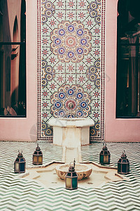 喷泉和建筑摩洛哥风格内装饰高清图片