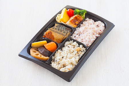 日式便当单份外卖或家庭打包餐点图片
