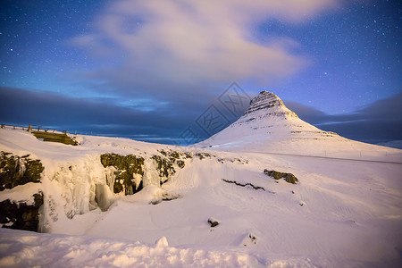 冰岛Kirkjufell山图片