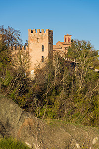 蒙特韦廖古修道院周围的防御塔图片