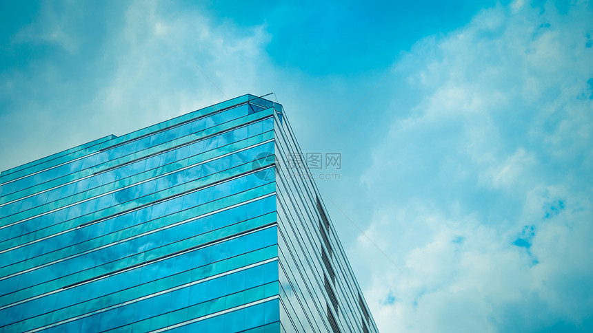 玻璃建筑与蓝天图片