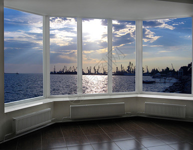 Berdyansk的黄昏海港图片
