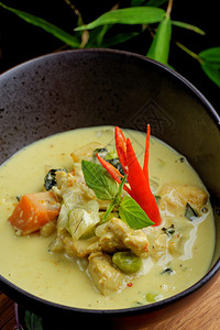 传统泰式绿咖喱鸡图片