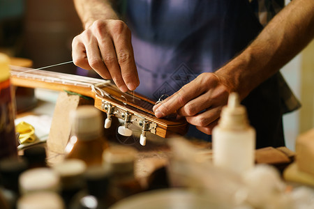 琵琶制造商店和古典乐器背景图片