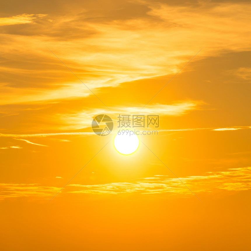 天空日落有橙色图片