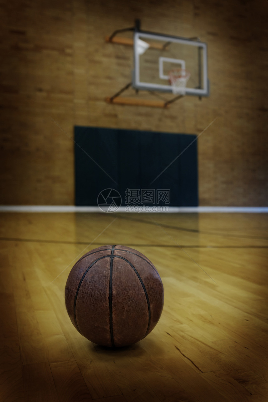 空荡的篮球场图片