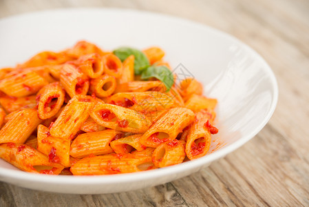 意大利面食配番茄酱和辣椒图片