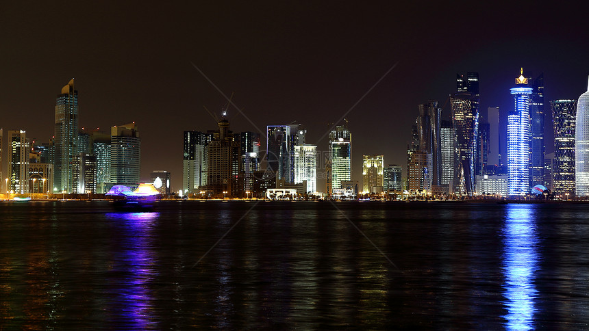 卡塔尔多哈新镇的夜景图片
