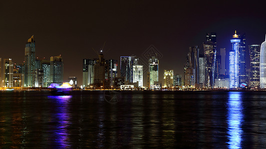 西向卡塔尔多哈新镇的夜景背景