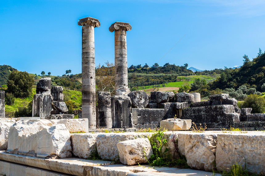 Ephesus和Sardis附近的希腊阿耳特弥斯寺建造了图片