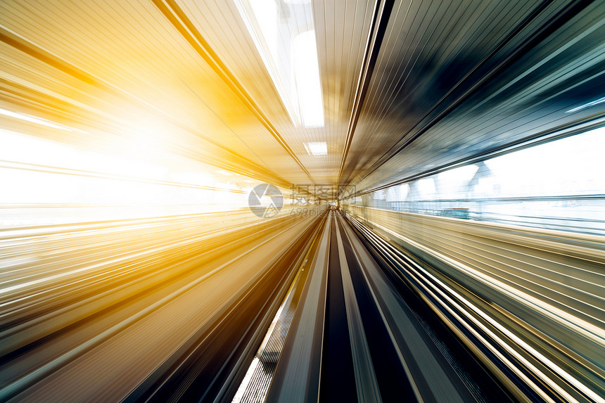 铁路隧道中的速度运动图片