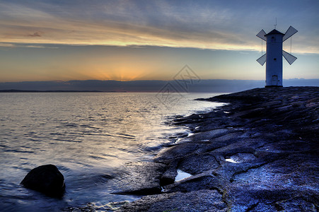 潘波罗沃波兰罗的海Swinoujscie的灯塔风车Stawa背景