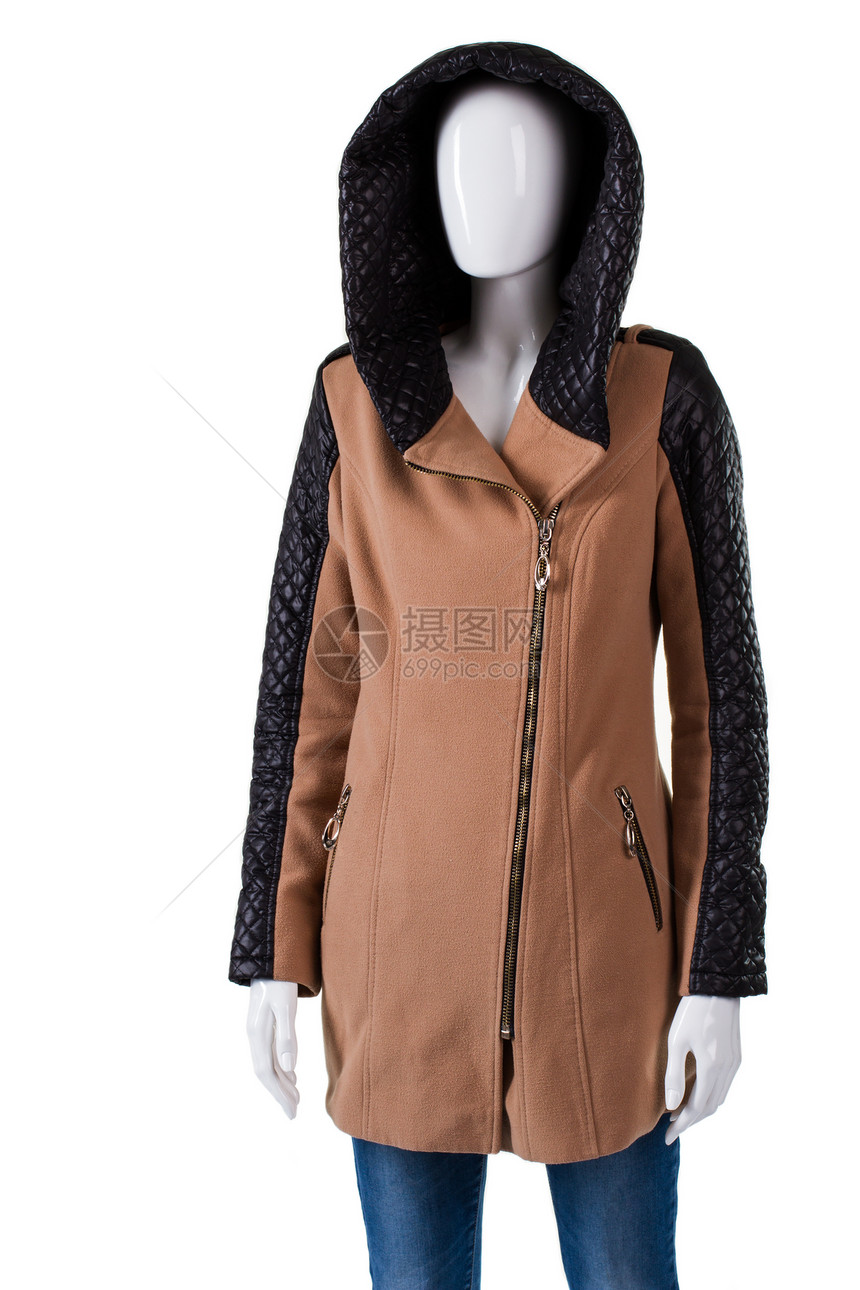带帽的女人棕色外套穿着棕色连帽外套的模特带皮革嵌饰的秋季大衣精品图片