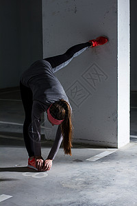 健身运动活跃的女人伸展锻炼练习图片
