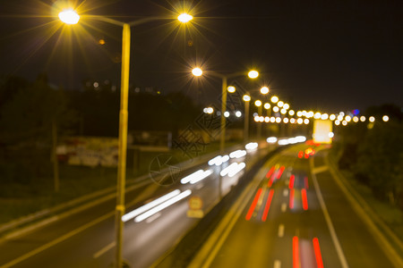夜间在高速公路上交通汽图片