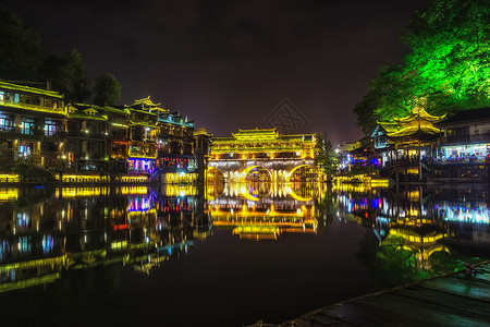 Fenghuang凤凰古城夜视和河背景图片