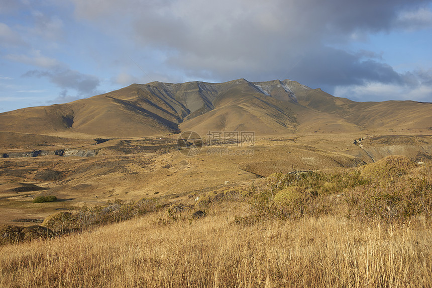 智利马加兰纳斯TorresdelPaine公园东部边缘附近的Contr图片
