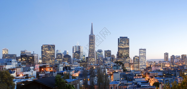黄昏时分的旧金山城市景观和天际线图片