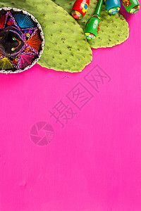 庆祝嘉年华的传统彩色餐桌装饰图片