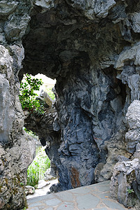 神秘的石头洞穴图片