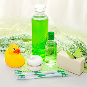 橡皮鸭牙刷肥皂和润滑剂婴儿洗澡用品孩子的黄鸭玩图片
